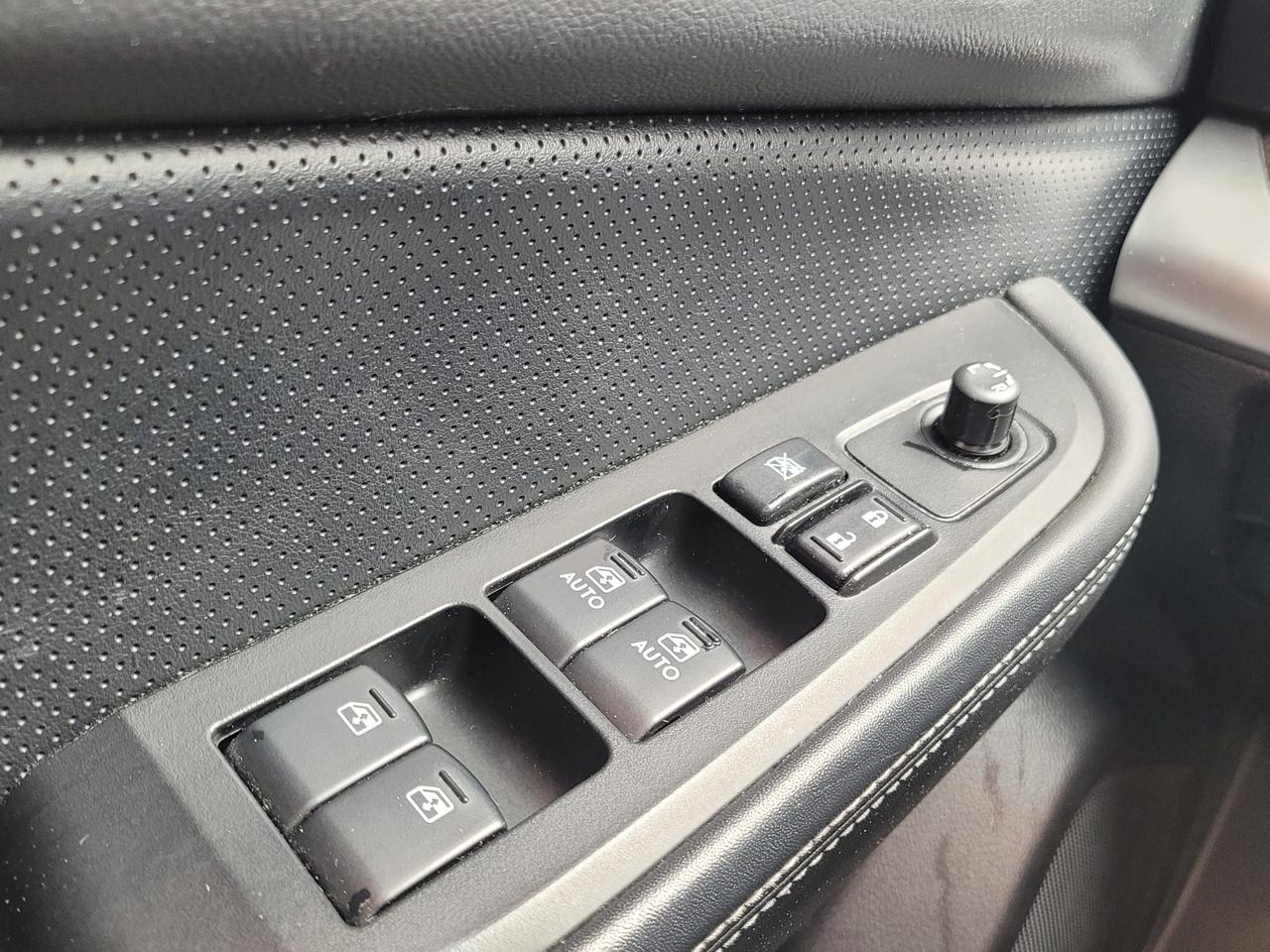 2016 Subaru Legacy 4dr Sdn CVT 3.6R w/Limited & Tech Pkg Photo