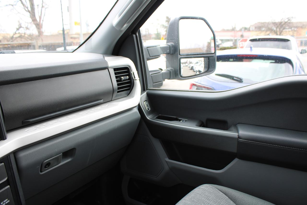 2025 Ford SUPER DUTY F-250 SRW XLT 4WD Crew Cab 8' Box Photo