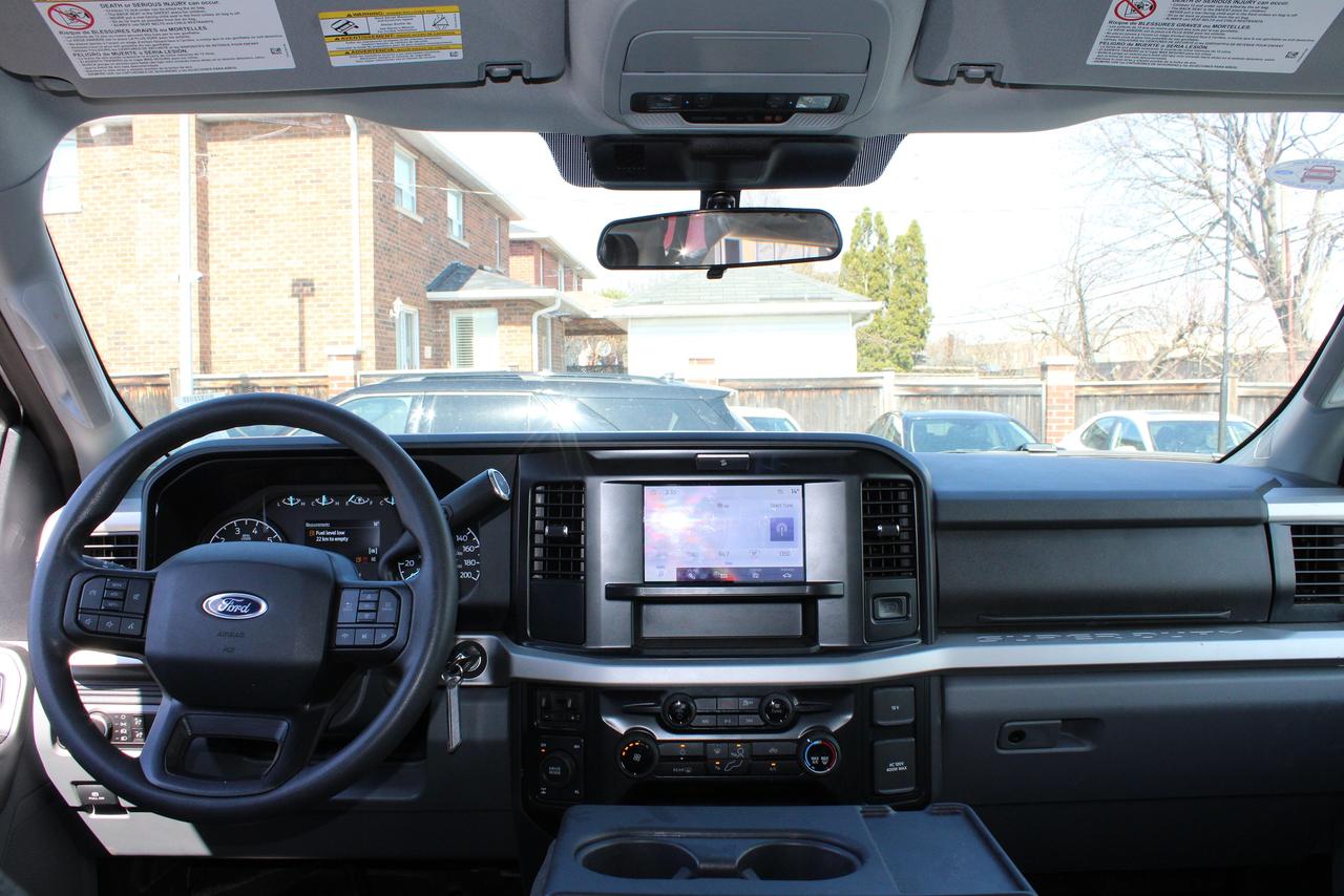 2025 Ford SUPER DUTY F-250 SRW XLT Photo