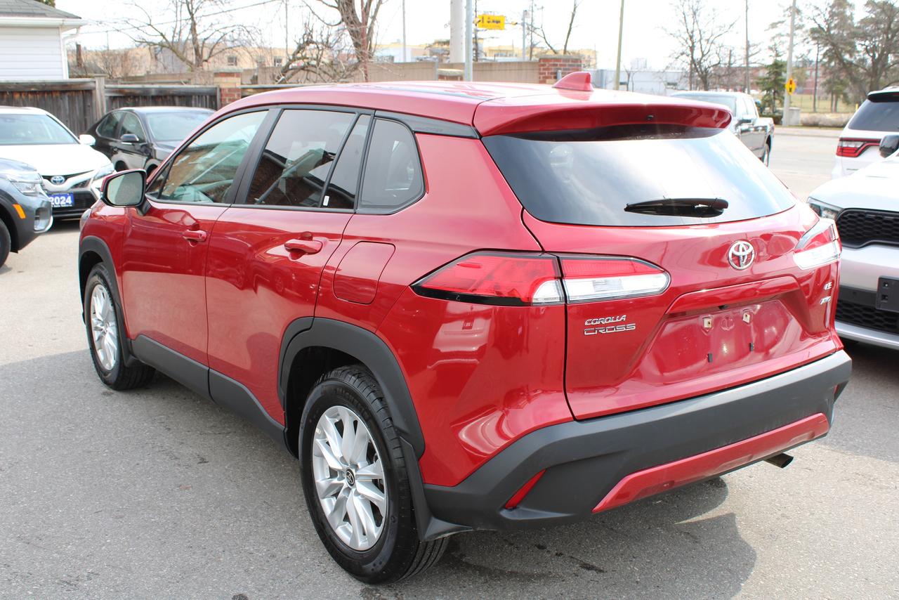 2024 Toyota Corolla Cross LE AWD Photo