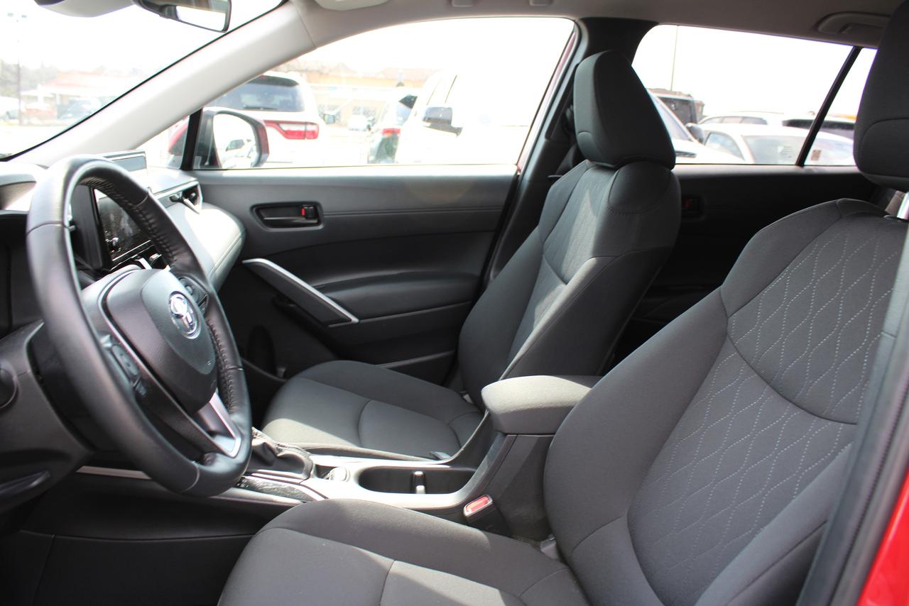 2024 Toyota Corolla Cross LE AWD Photo