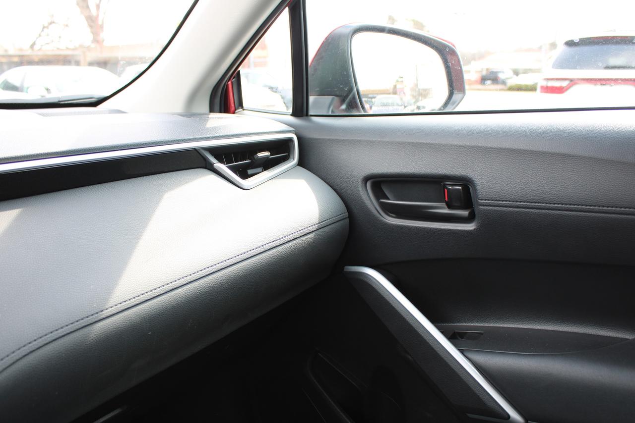 2024 Toyota Corolla Cross LE AWD Photo