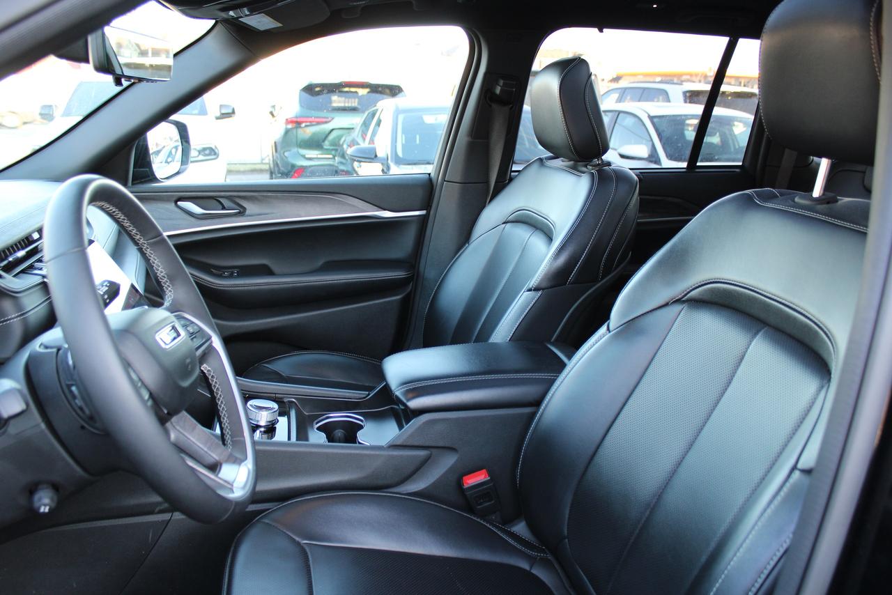 2024 Jeep Grand Cherokee LIMITED 4X4 Photo