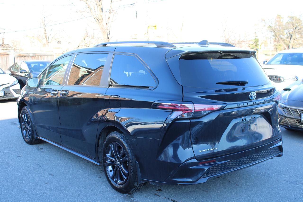 2025 Toyota Sienna XSE 7-Passenger AWD Photo3