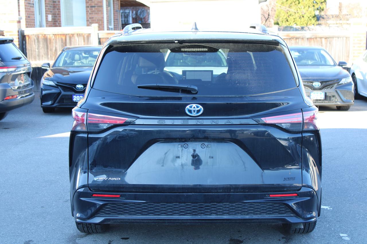 2025 Toyota Sienna XSE 7-Passenger AWD Photo