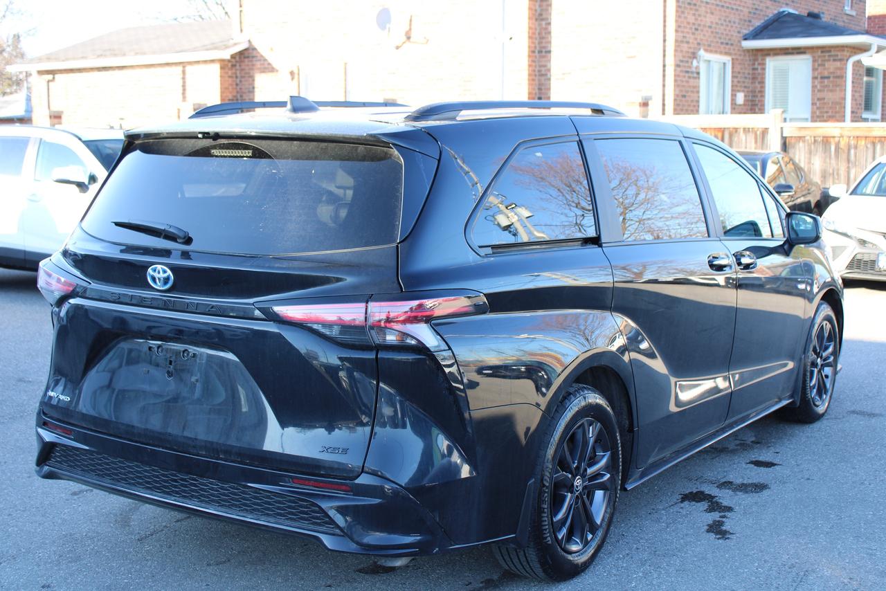 2025 Toyota Sienna XSE 7-Passenger AWD Photo