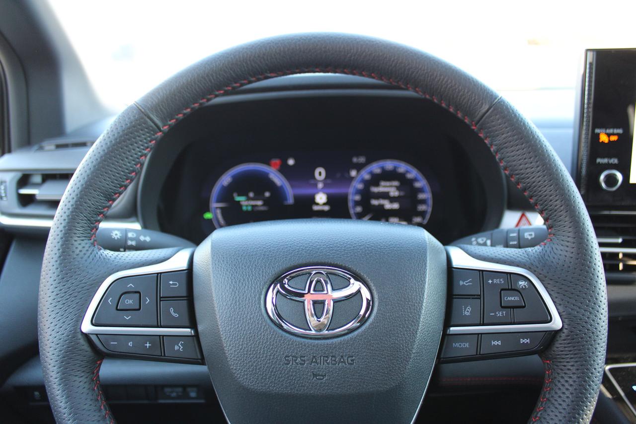 2025 Toyota Sienna XSE 7-Passenger AWD Photo