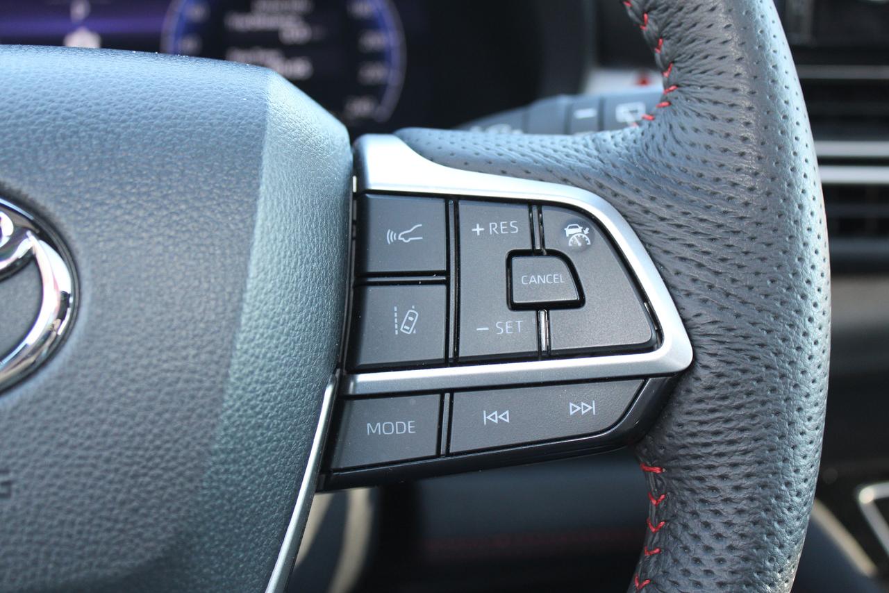 2025 Toyota Sienna XSE 7-Passenger AWD Photo