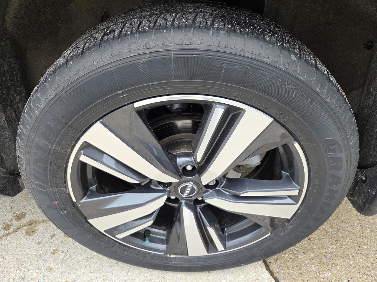 2023 Nissan Rogue SL Photo