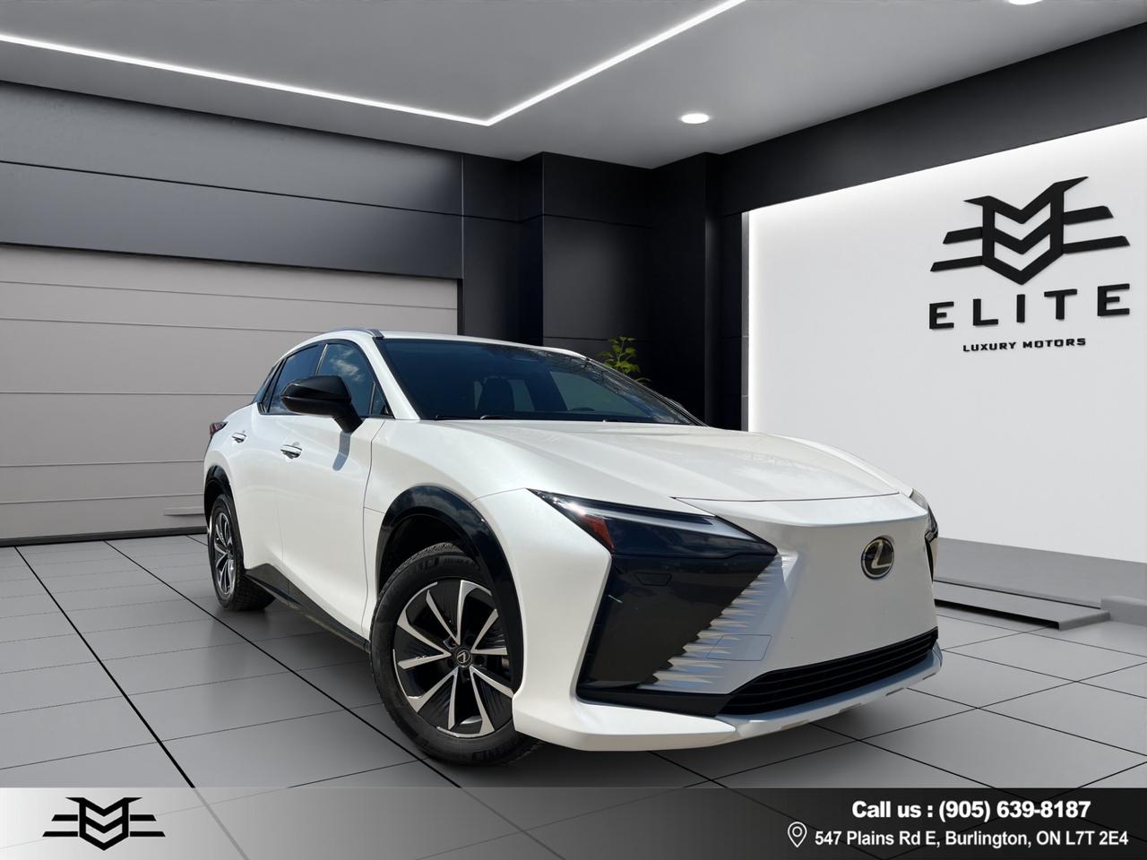 2023 Lexus RZ RZ 450e AWD - ELECTRIC - BLIND SPOT MONITOR !!! Photo