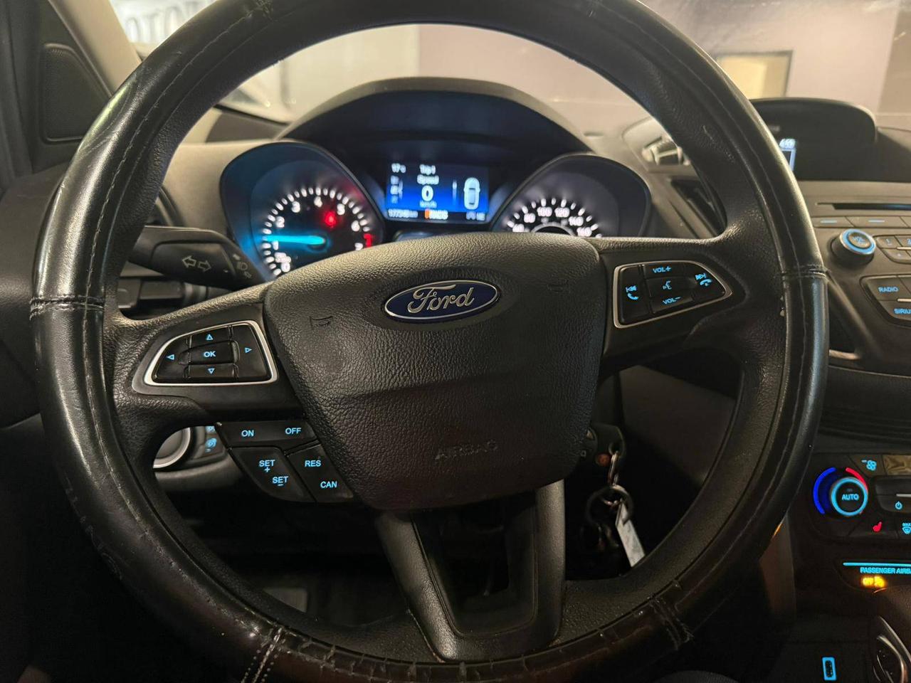 2018 Ford Escape SE, AWD, 20 DEALER SERVICE RECORDS. Photo4