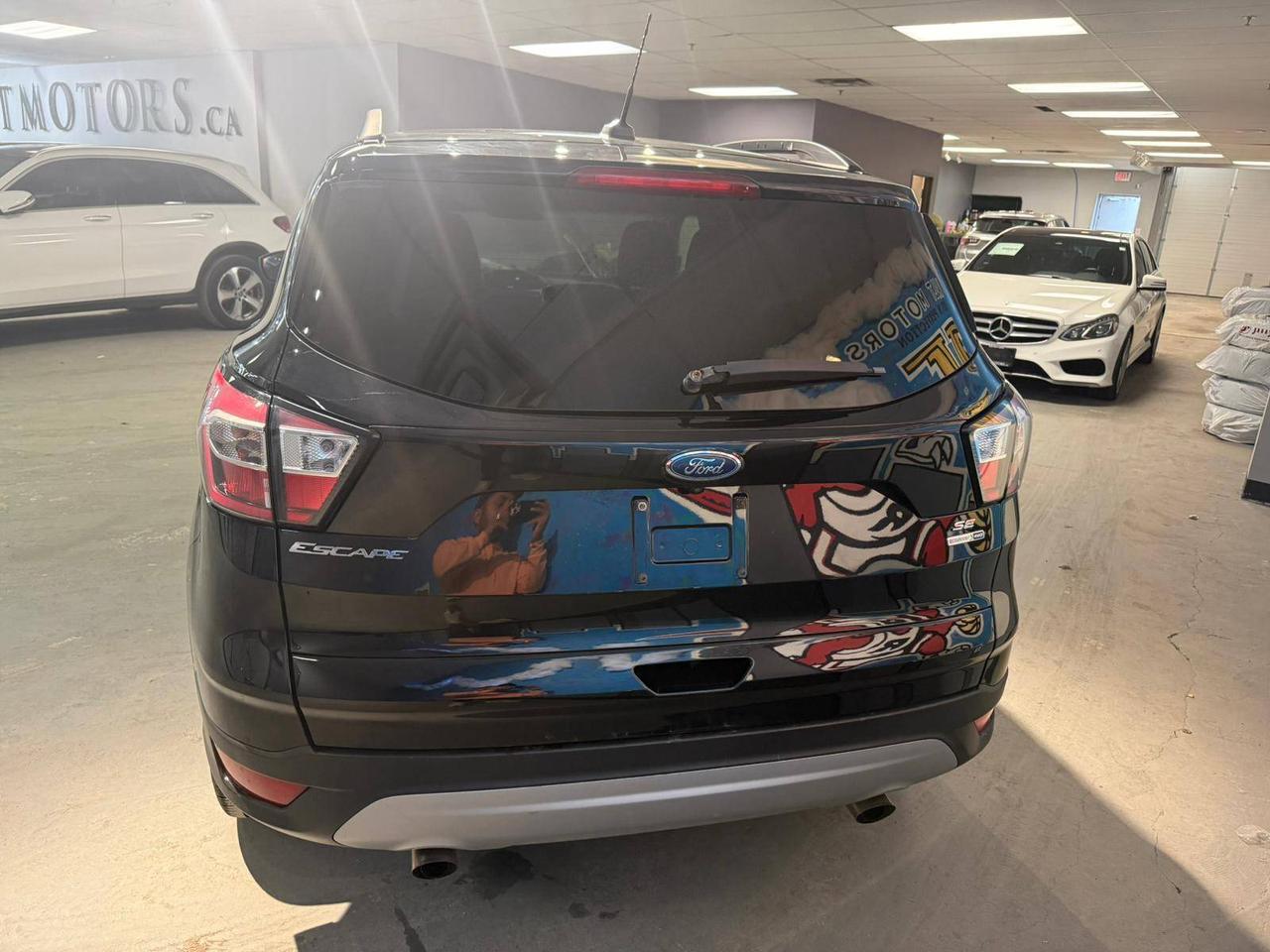 2018 Ford Escape SE, AWD, 20 DEALER SERVICE RECORDS. Photo
