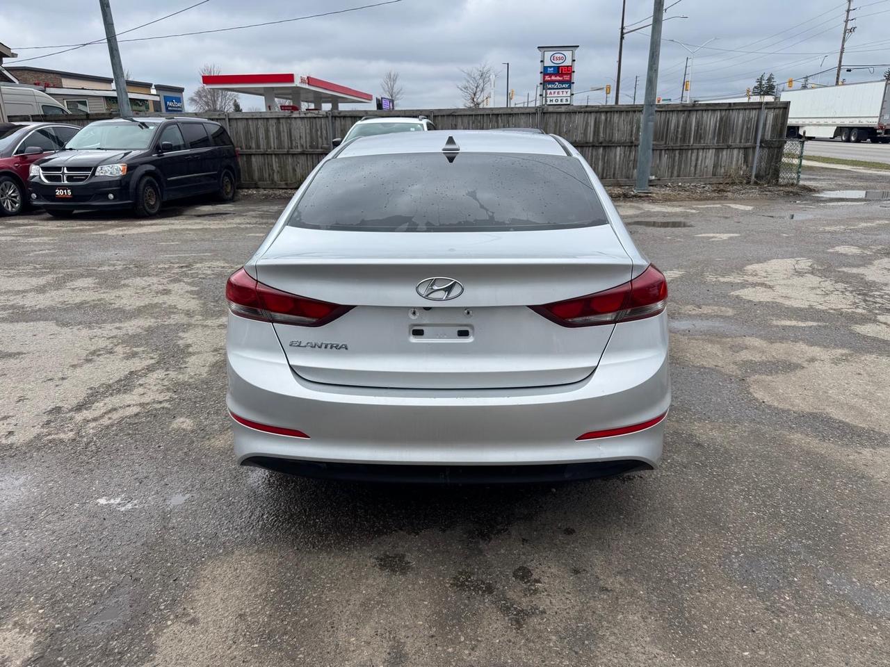 2018 Hyundai Elantra GL Photo3