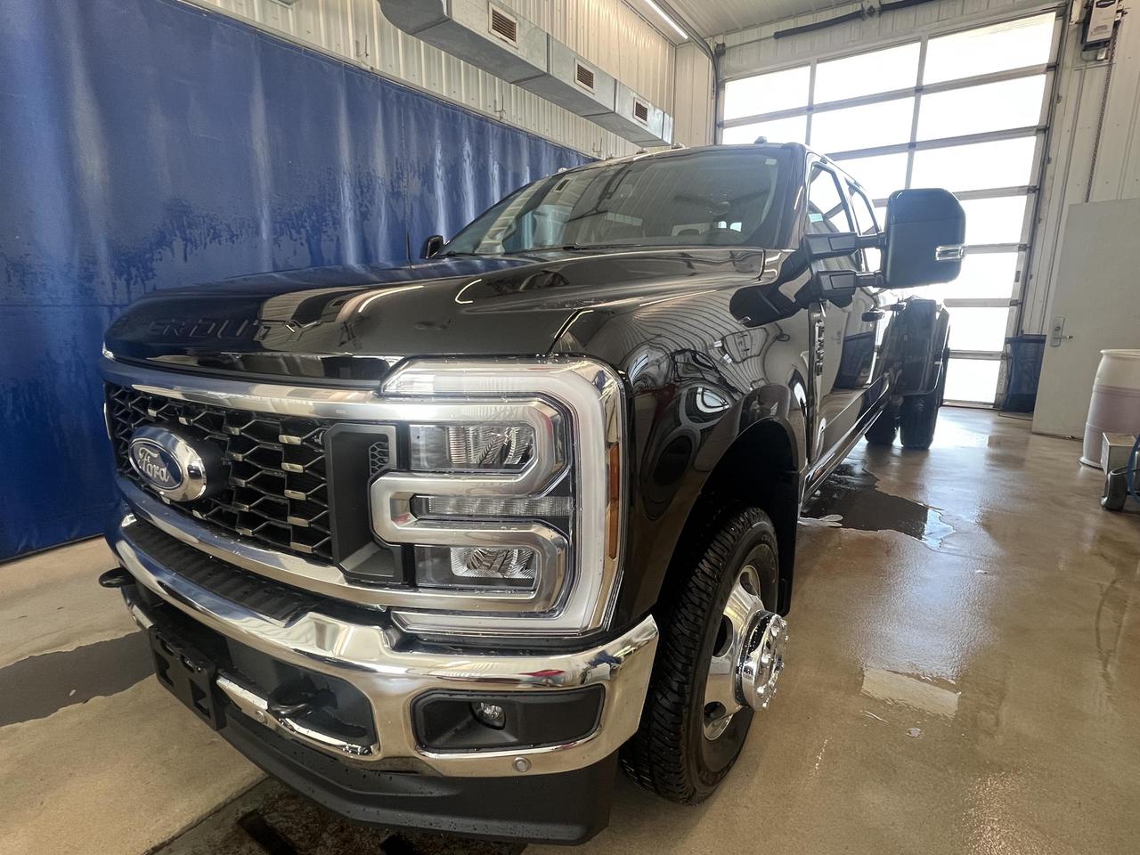 2026 Ford F-350 Super Duty DRW LARIAT 6.7L HO POWERSTROKE 628A+ Photo2