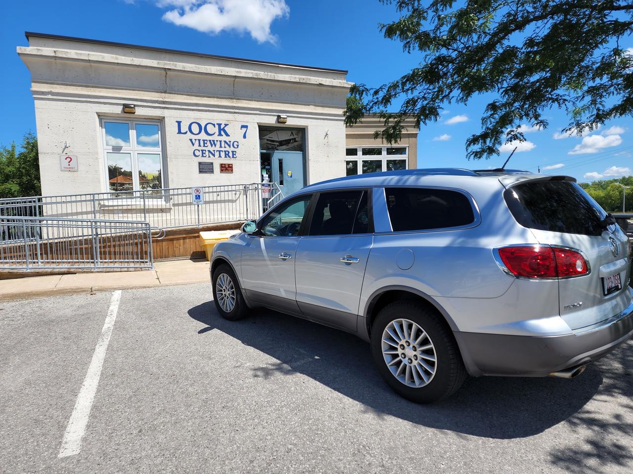 2010 Buick Enclave  - Photo #6