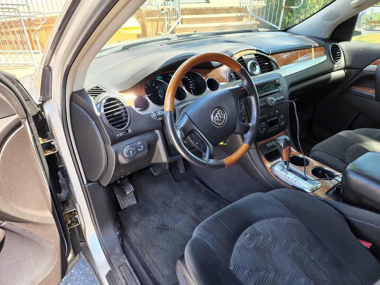 2010 Buick Enclave  - Photo #7
