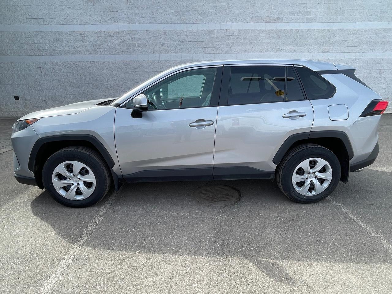 2025 Toyota RAV4 LE Photo2