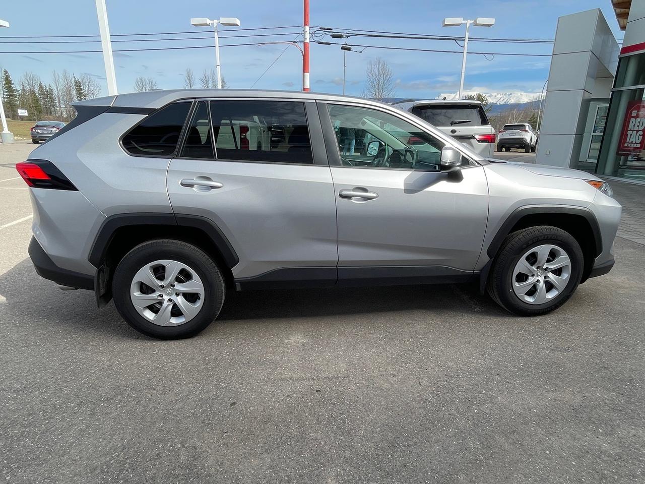 2025 Toyota RAV4 LE Photo3