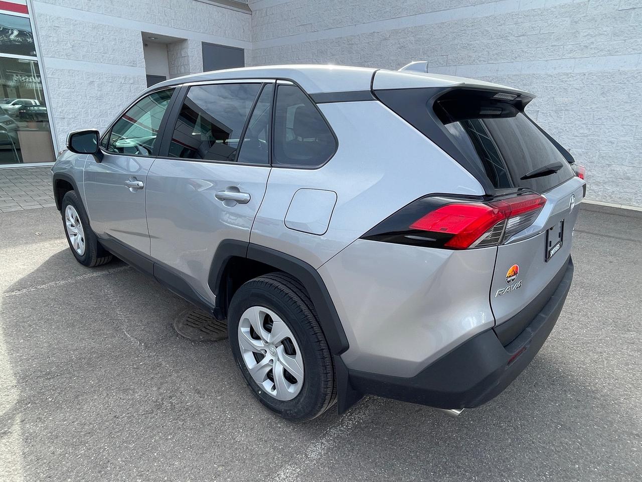 2025 Toyota RAV4 LE Photo4