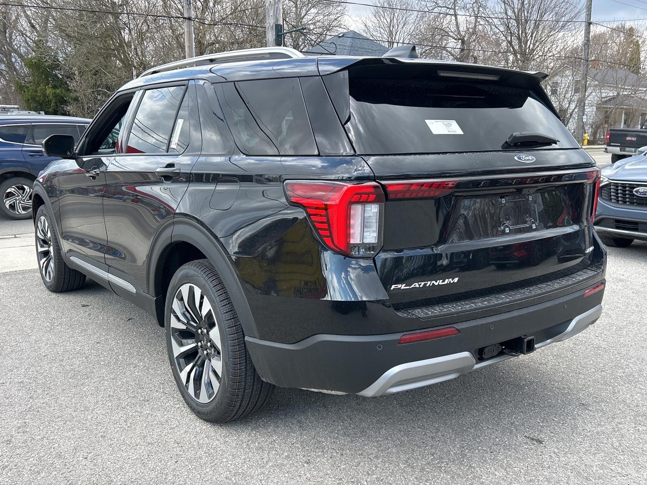 2026 Ford Explorer PLATINUM 4WD 600A Photo2