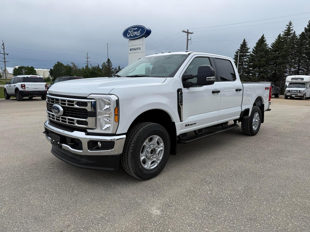 2026 Ford F-350 Super Duty SRW XLT 4WD CREW CAB 6.75' BOX Photo3