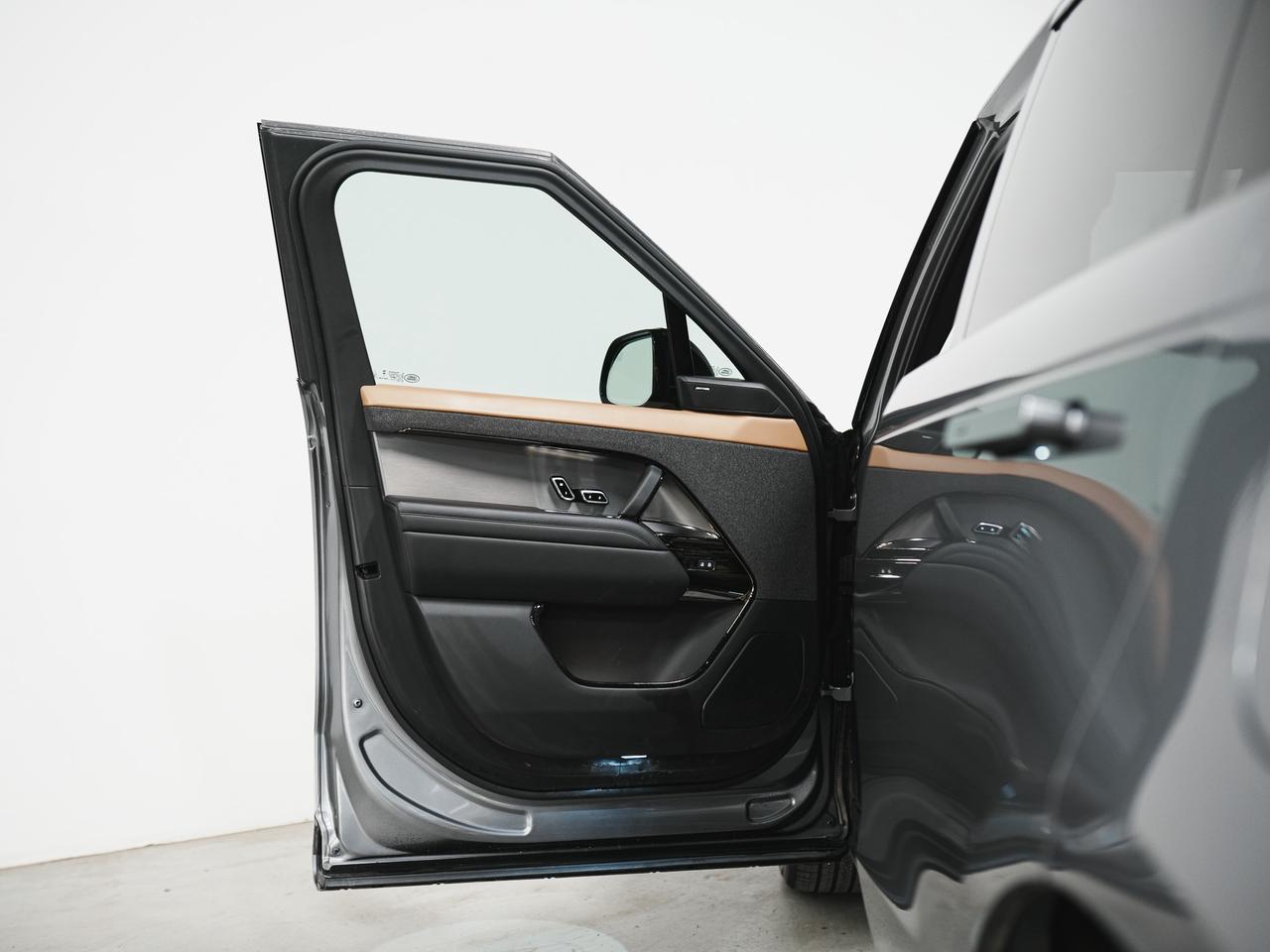 2023 Land Rover Range Rover Sport P440E | DYNAMIC | HSE | MERIDIAN | 22 IN Photo