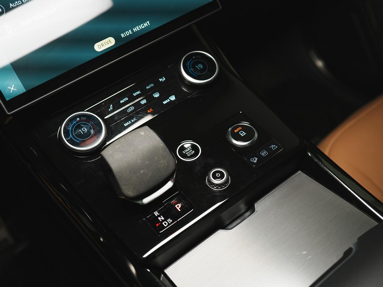 2023 Land Rover Range Rover Sport P440E | DYNAMIC | HSE | MERIDIAN | 22 IN Photo