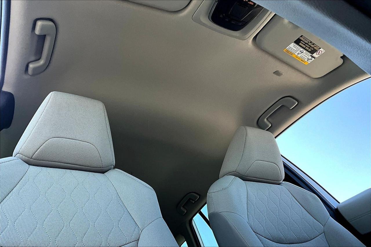 2022 Toyota Corolla Cross L | Heated Seats | SafetyTech | AWD Photo