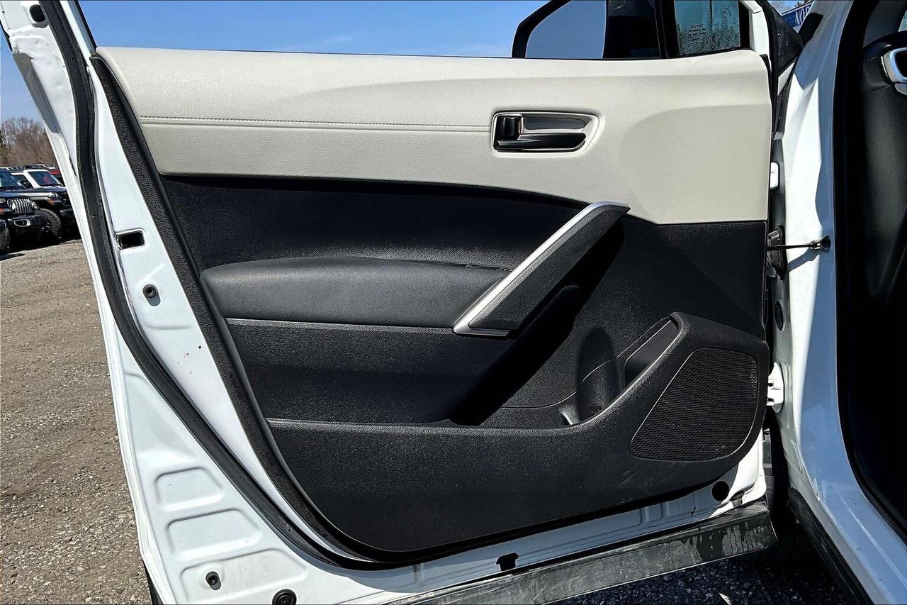 2022 Toyota Corolla Cross L | Heated Seats | SafetyTech | AWD Photo