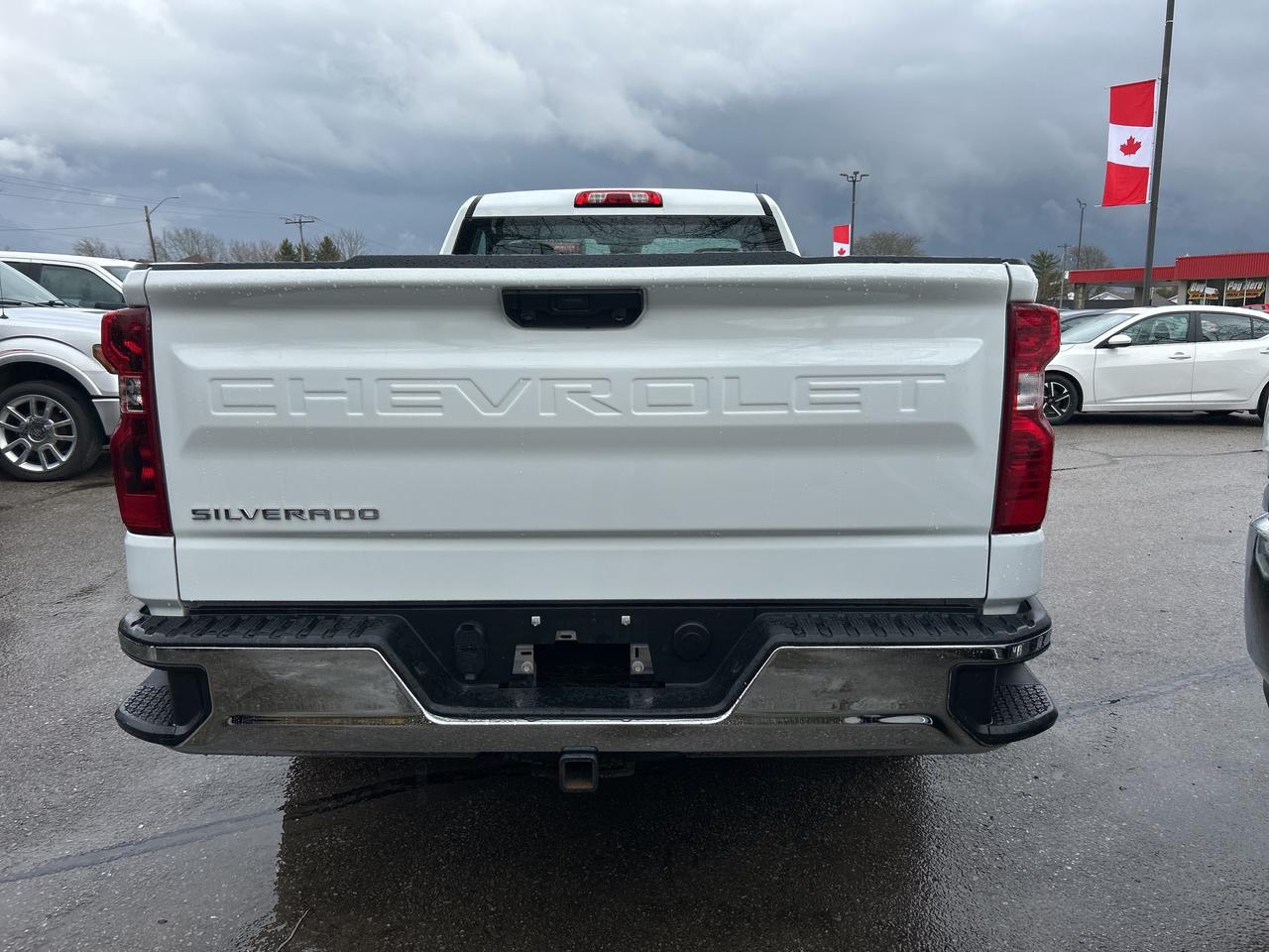 2023 Chevrolet Silverado 1500 REG CAB, LONG BOX, CLEAN CARFAX, BACK UP CAMERA! Photo