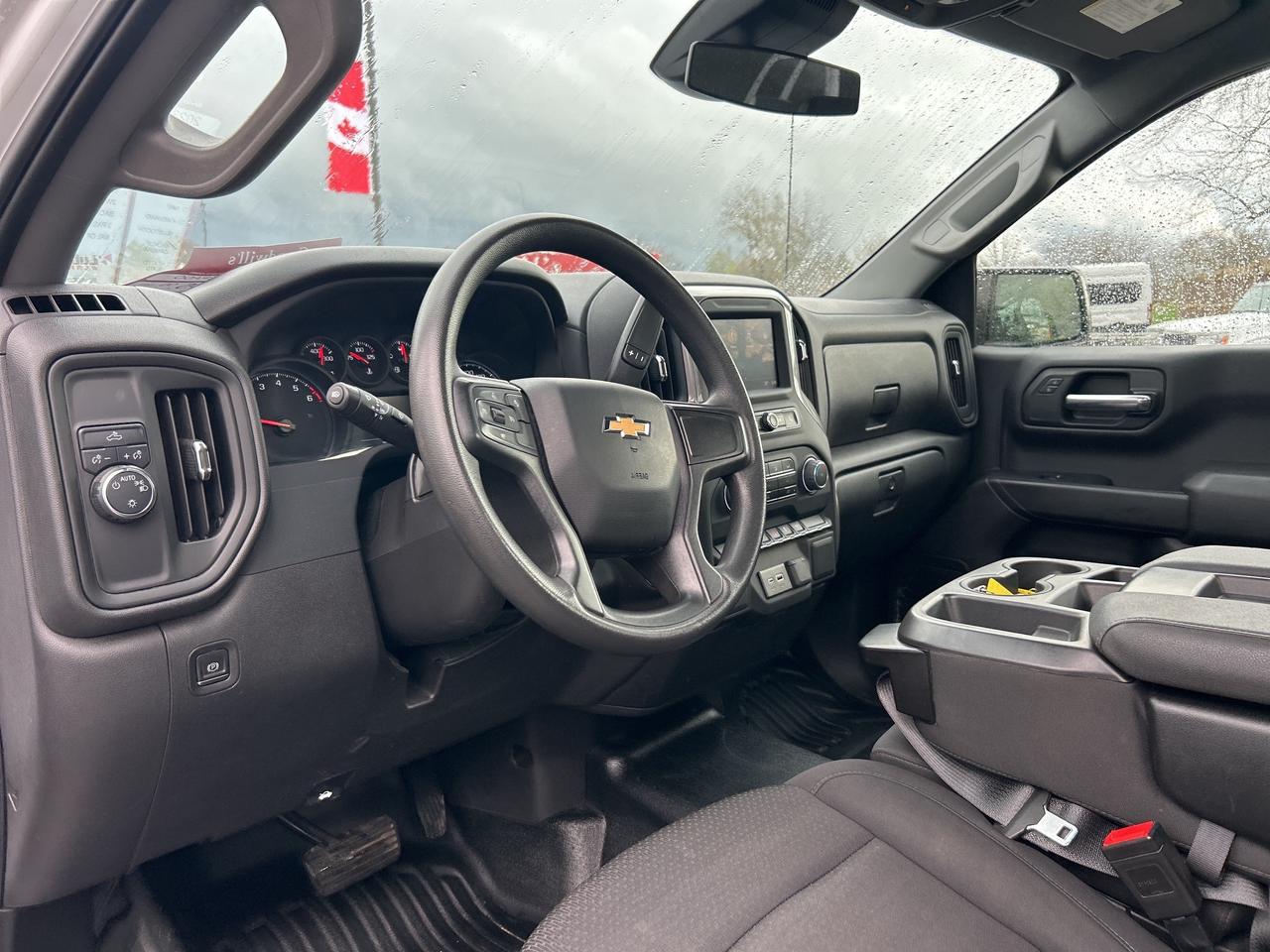2023 Chevrolet Silverado 1500 REG CAB, LONG BOX, CLEAN CARFAX, BACK UP CAMERA! Photo