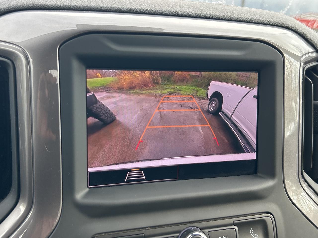 2023 Chevrolet Silverado 1500 REG CAB, LONG BOX, CLEAN CARFAX, BACK UP CAMERA! Photo