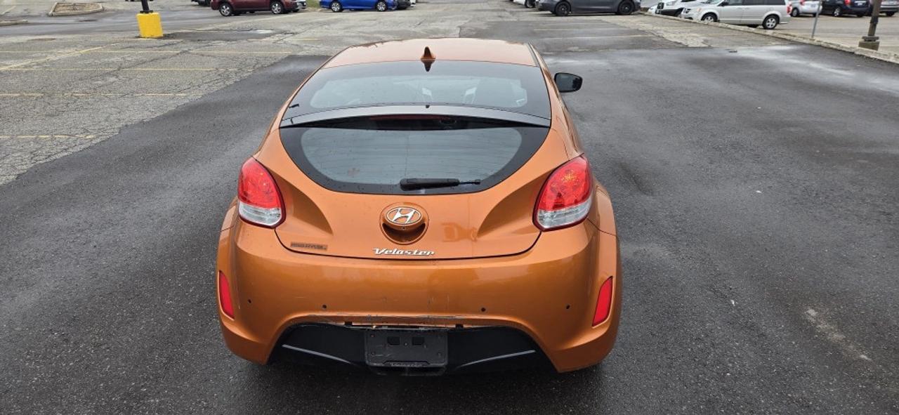 2013 Hyundai Veloster Base 3dr Hatchback Automatic Photo