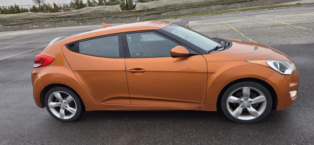 2013 Hyundai Veloster Base 3dr Hatchback Automatic Photo