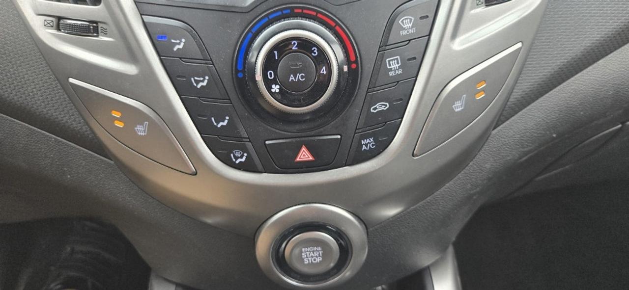 2013 Hyundai Veloster Base 3dr Hatchback Automatic Photo