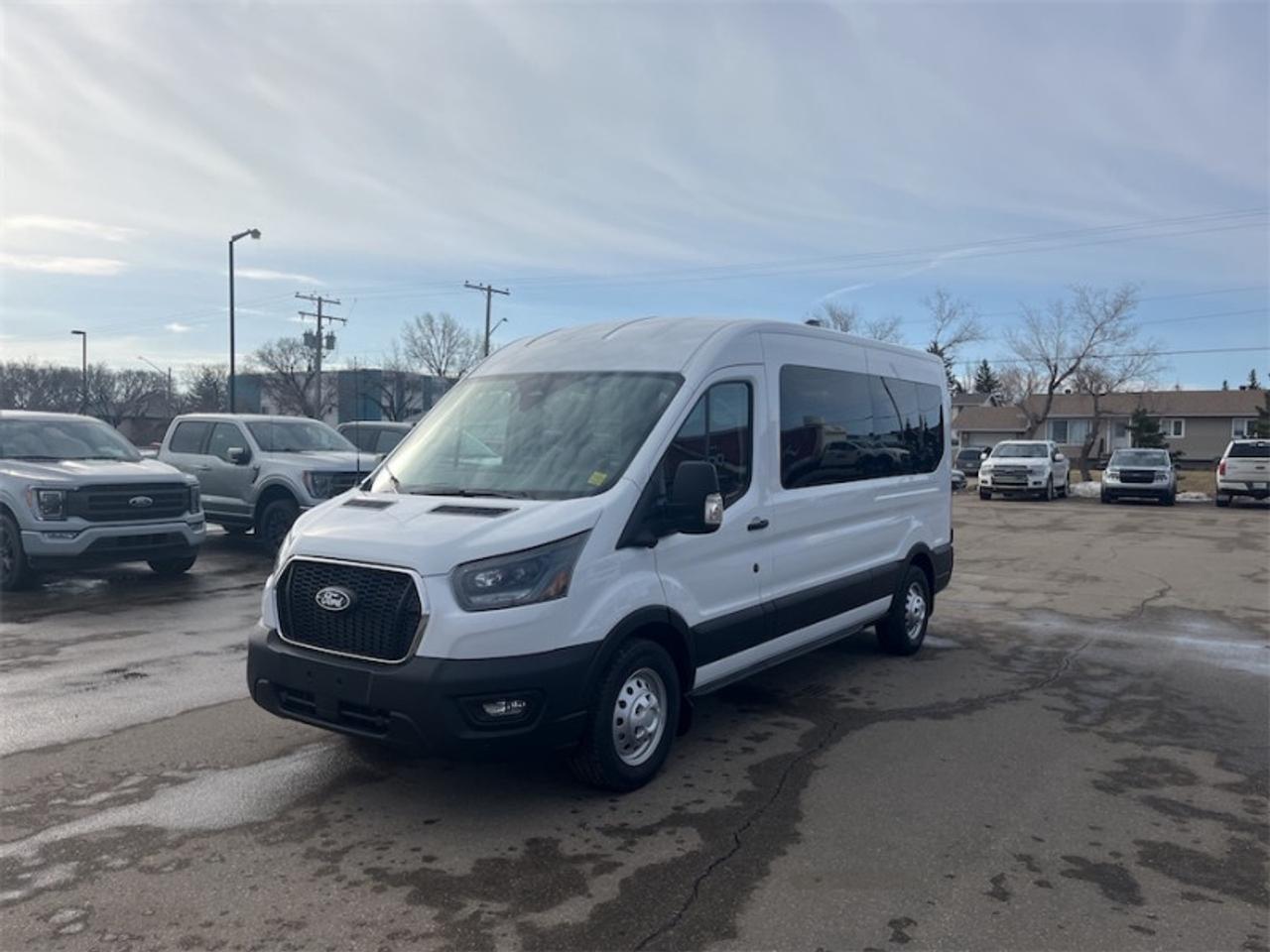 2026 Ford Transit Passenger Wagon XL Photo5