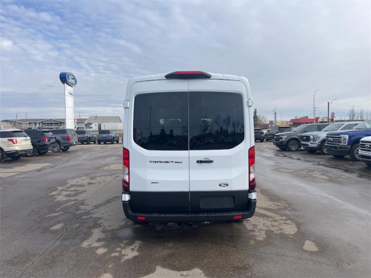 2026 Ford Transit Passenger Wagon XL Photo5