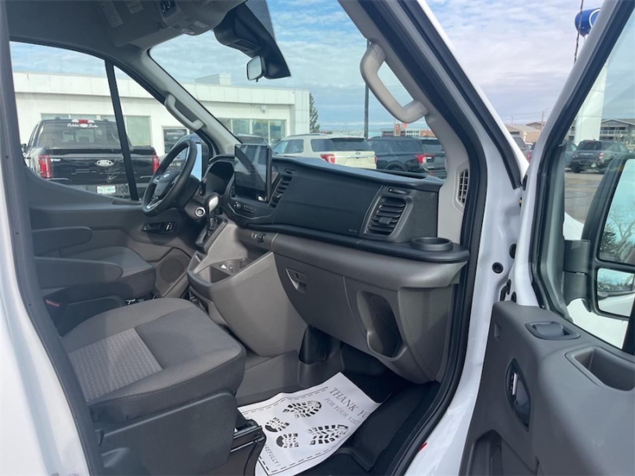 2026 Ford Transit Passenger Wagon XL Photo5