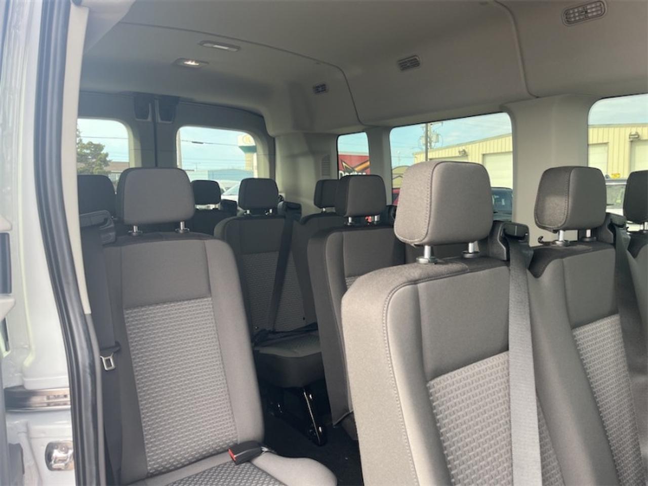 2026 Ford Transit Passenger Wagon XL Photo5