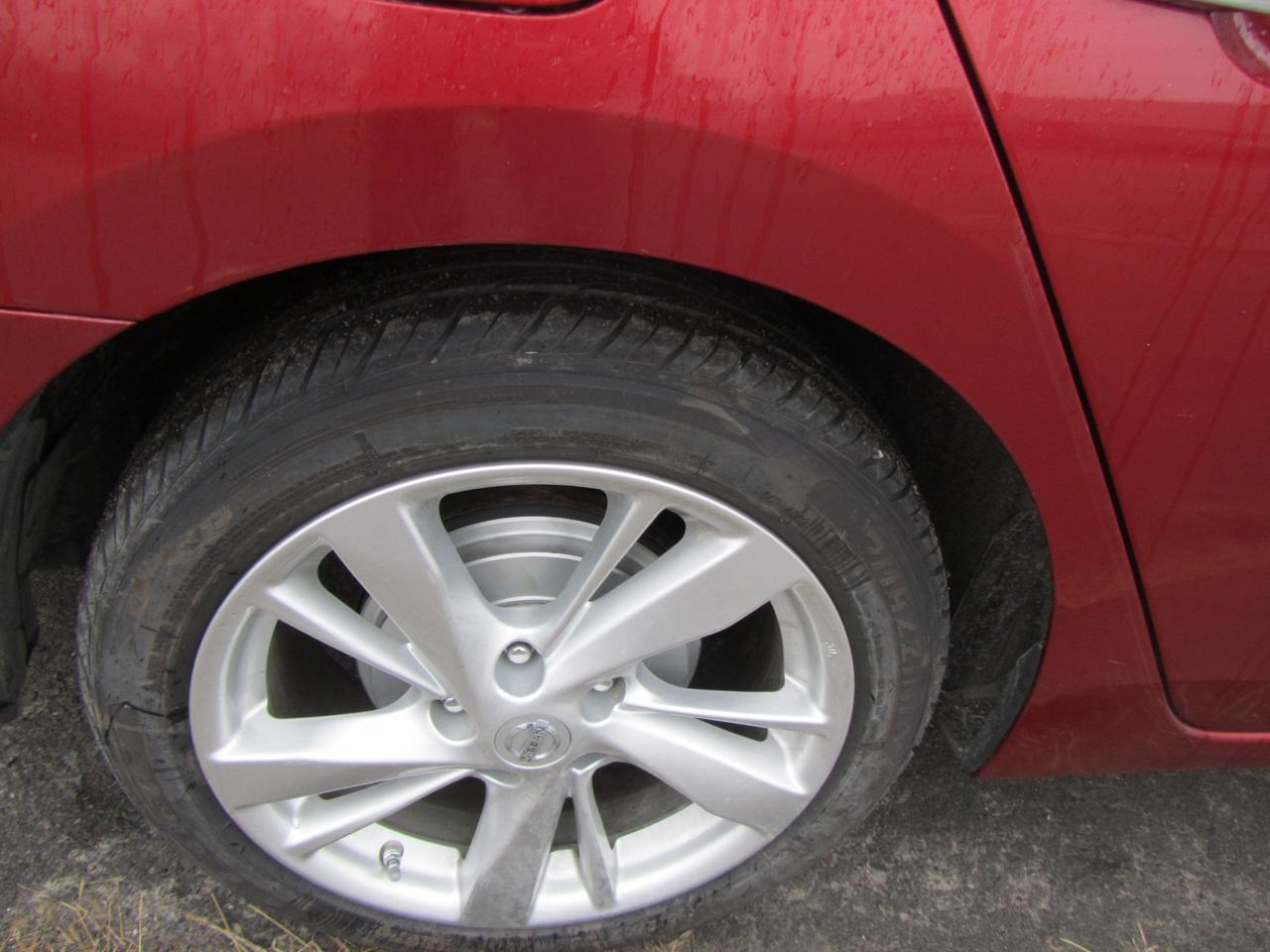 2017 Nissan Sentra SR CVT Photo4