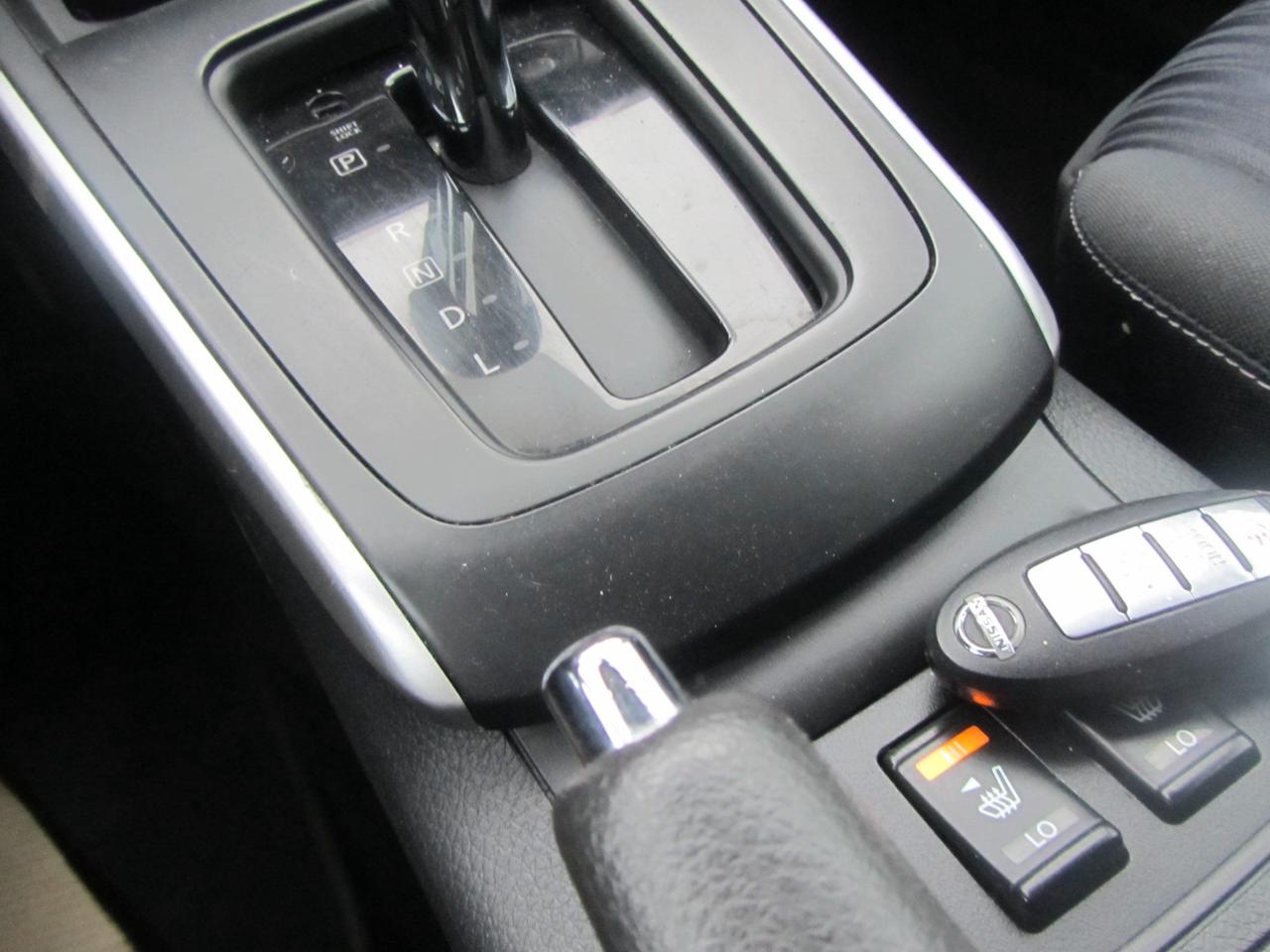 2017 Nissan Sentra SR CVT Photo