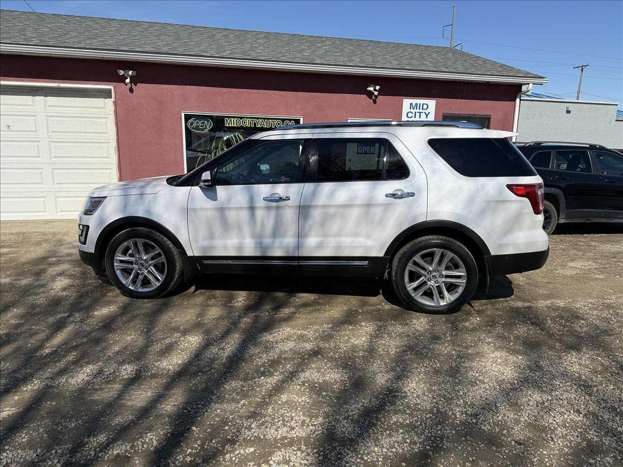Used 2017 Ford Explorer LIMITED 4WD 7 SEATER for sale in Saskatoon, SK