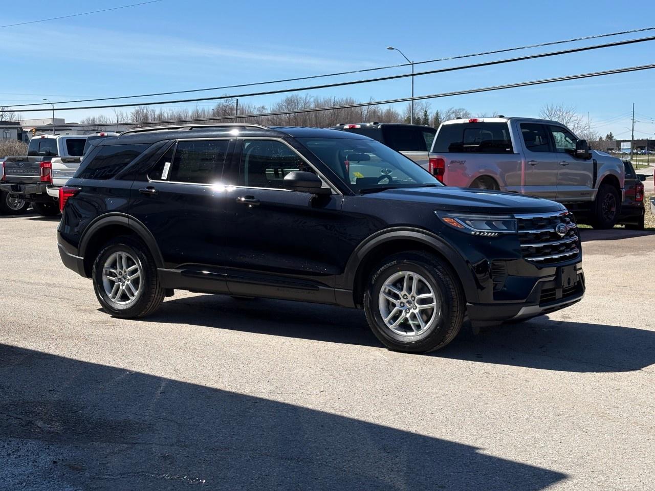 2026 Ford Explorer Active w/200A Pkg 4WD Photo4