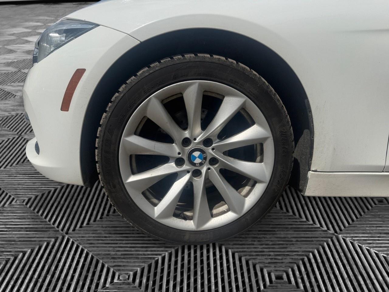 2017 BMW 3 Series 4dr Sdn 330i xDrive AWD Photo