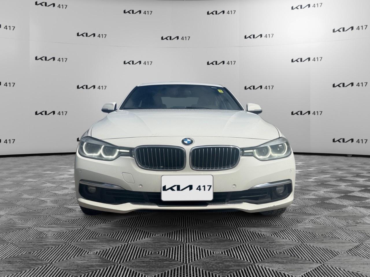 2017 BMW 3 Series 4dr Sdn 330i xDrive AWD Photo