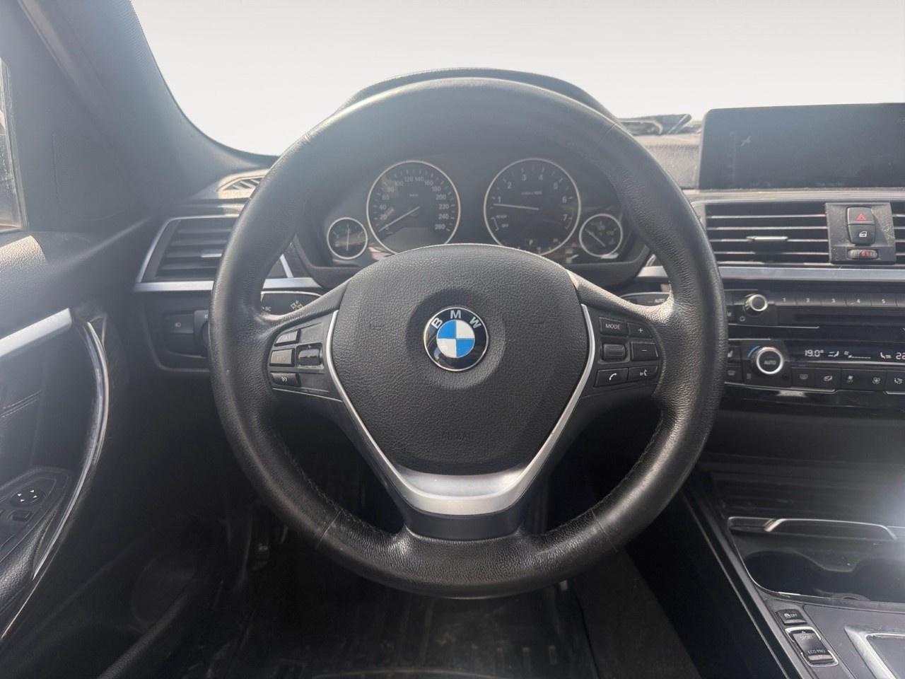 2017 BMW 3 Series 4dr Sdn 330i xDrive AWD Photo