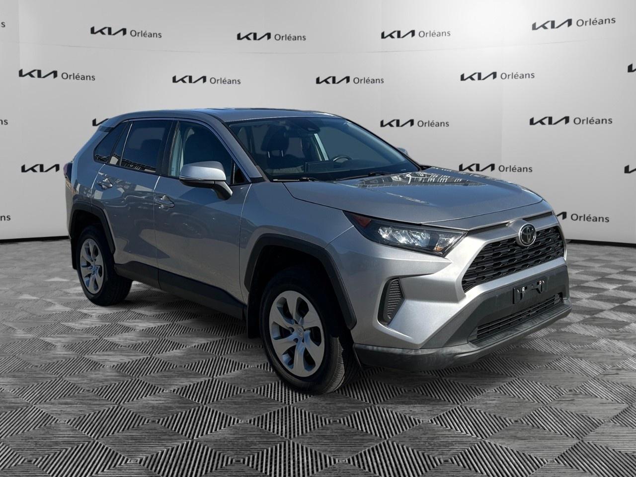 2022 Toyota RAV4 LE AWD Photo2