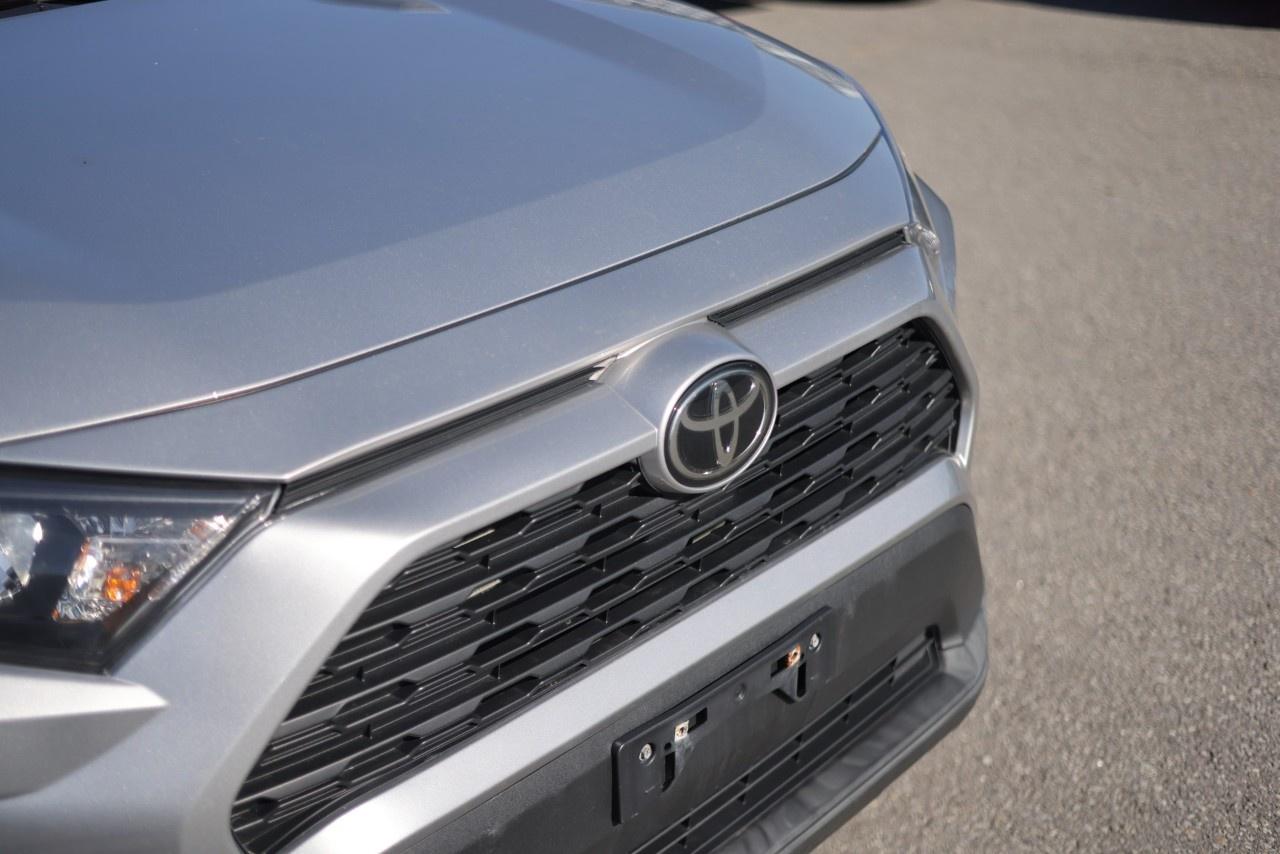 2022 Toyota RAV4 LE AWD Photo