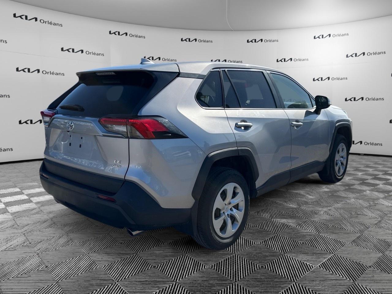 2022 Toyota RAV4 LE AWD Photo