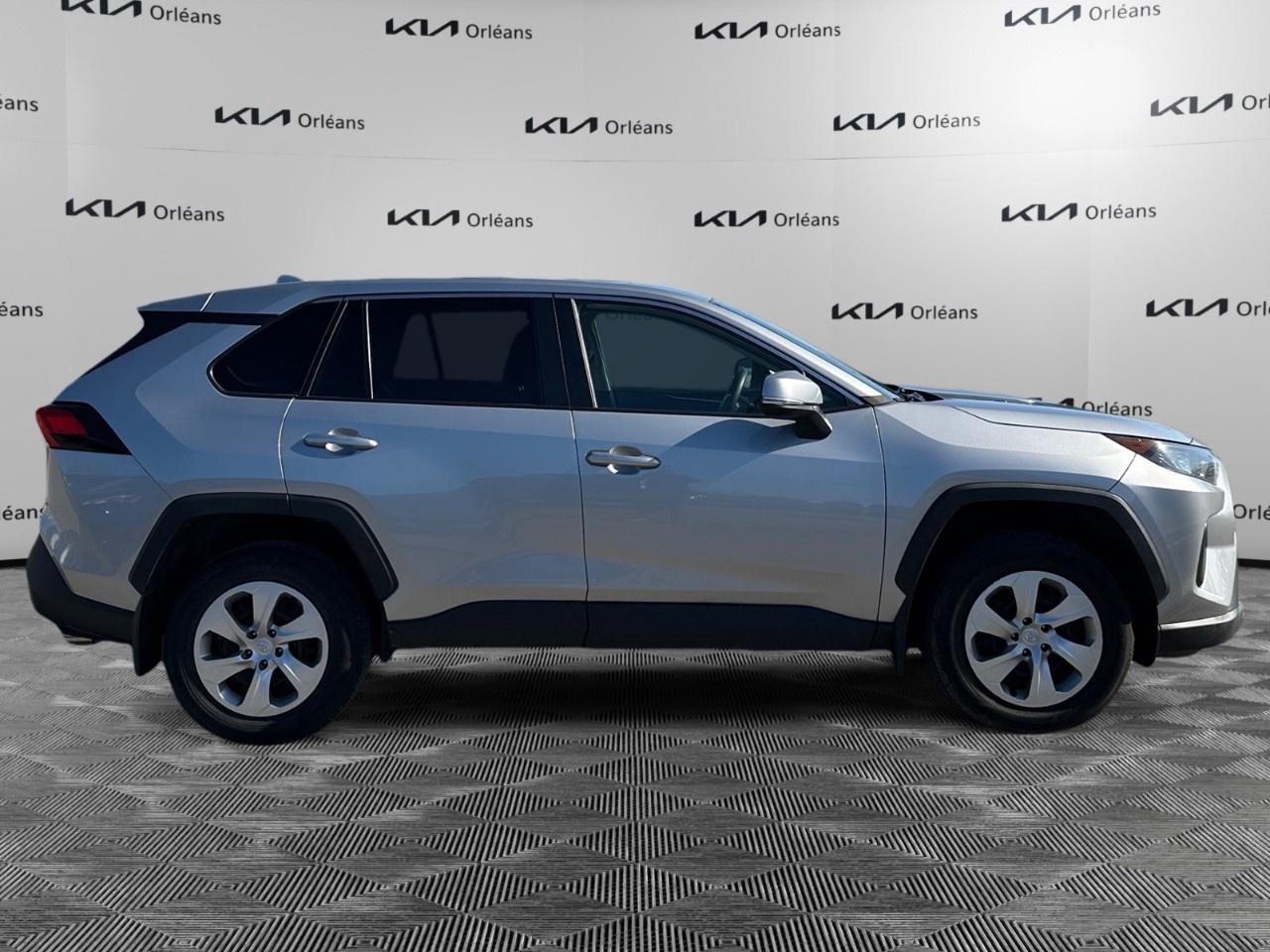 2022 Toyota RAV4 LE AWD Photo